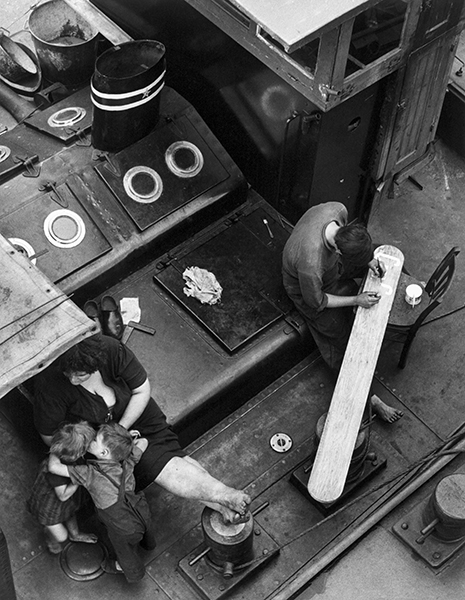 Family on the Seine river, 1953