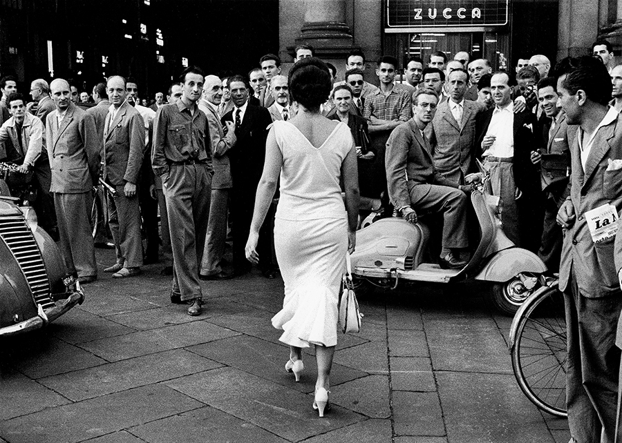 Gli Italiani si voltano (Italians Turn Around), 1954