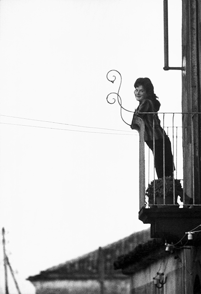 Linguaglossa. Woman at the balcony, 1963